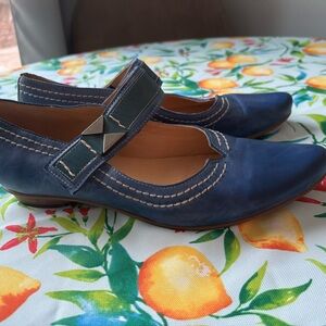 Elegant Blue Leather Flats with Strap